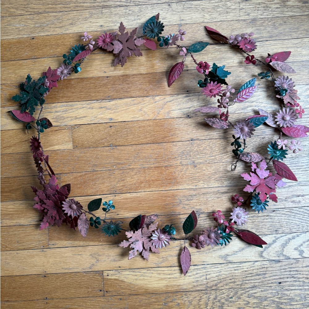 Sundance metal floral garland